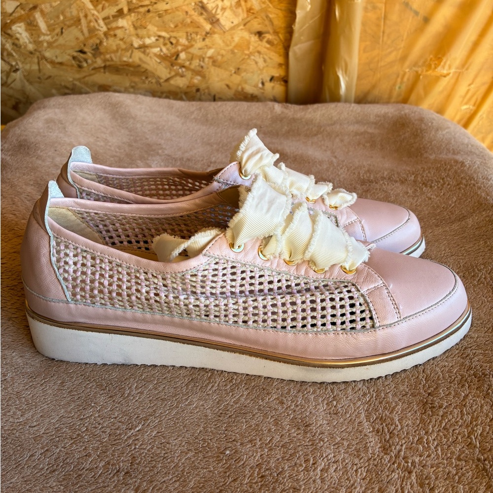 NWOT RON WHITE Novalee Raffia Ice in Pink 
Size 9.5  (40)